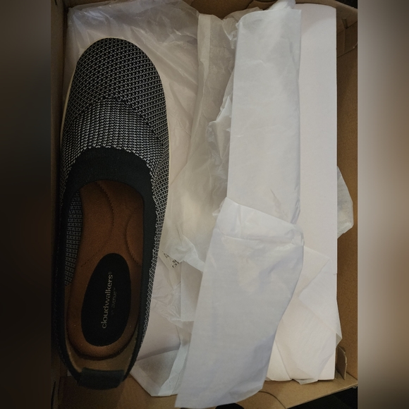 CloudWalkers size 11W black white pattern slip on shoe - Picture 4 of 5